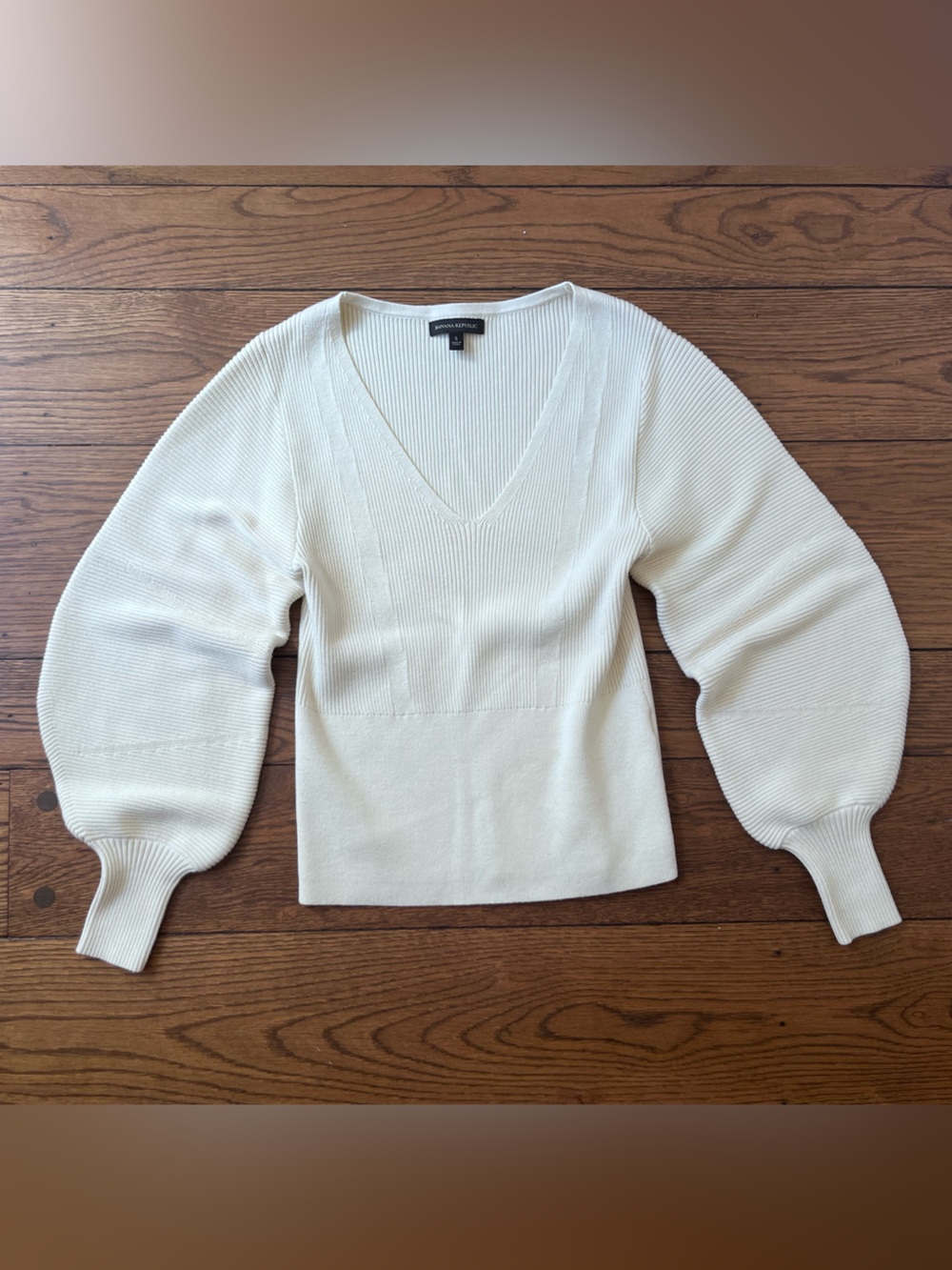 Banana Republic Balloon Sleeve V-Neck Sweater - Cream